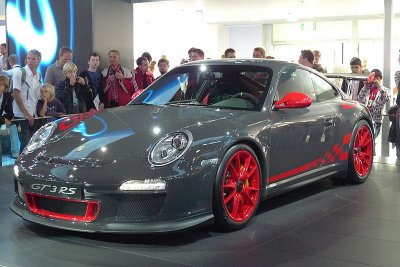 800px-2010_Black_and_Red_Porsche_997_GT3_RS_(IAA_2009).jpg