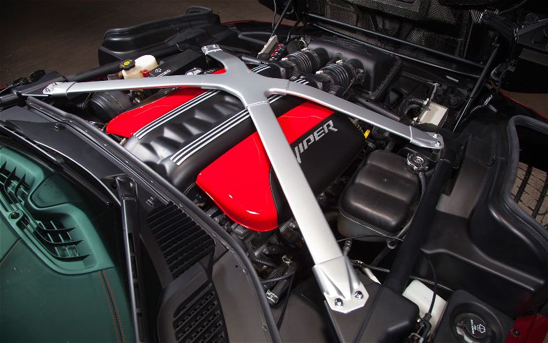 2013-SRT-Viper-engine-3.jpg