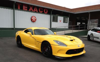 2013-SRT-Viper-Aero-front-three-quarter.jpg