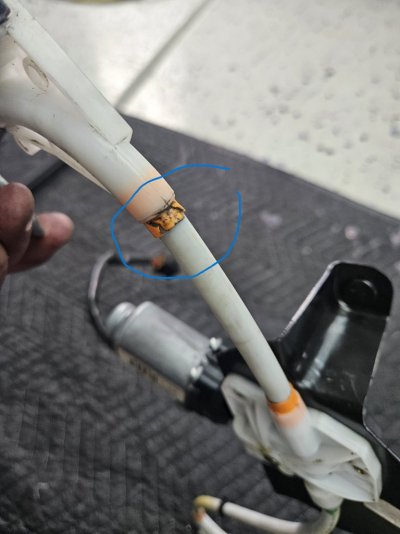 Cracked area in tube2.jpg