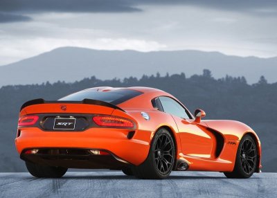 Rear-Angle-Dodge-SRT-Viper-TA-2014.jpg