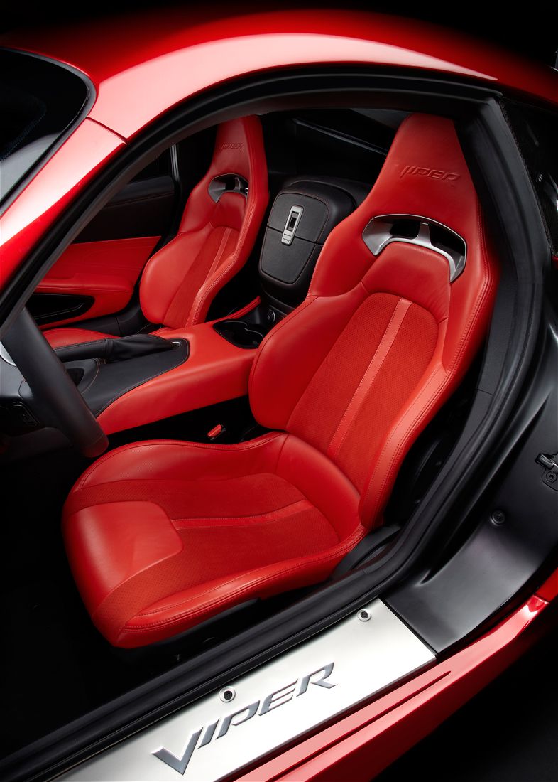 2013-SRT-viper-front-seating.jpg